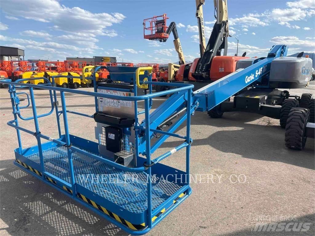 Genie S45XC 曲臂高空作業車