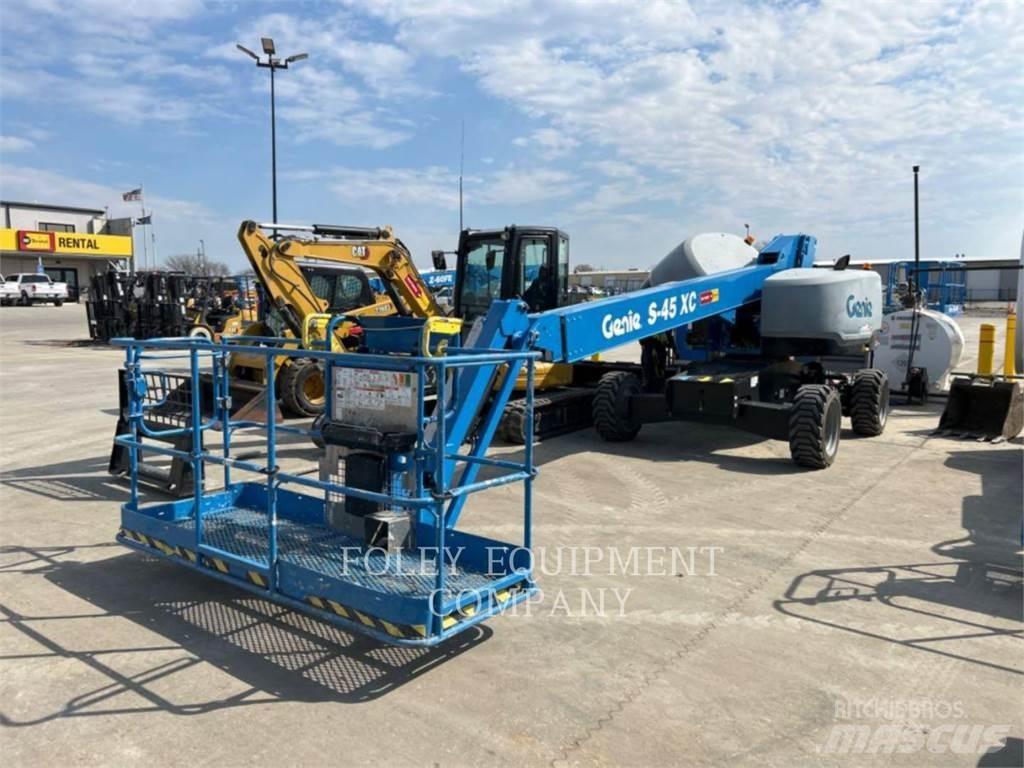 Genie S45XCG4 曲臂高空作業車