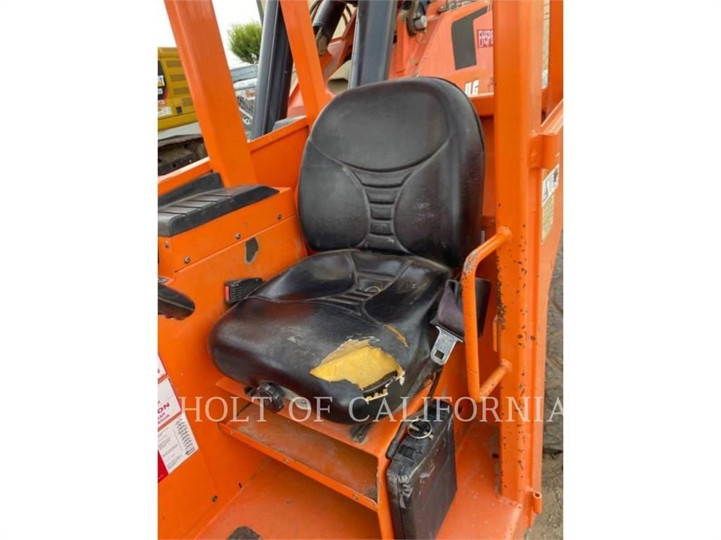 JLG 10054 伸縮臂操作車