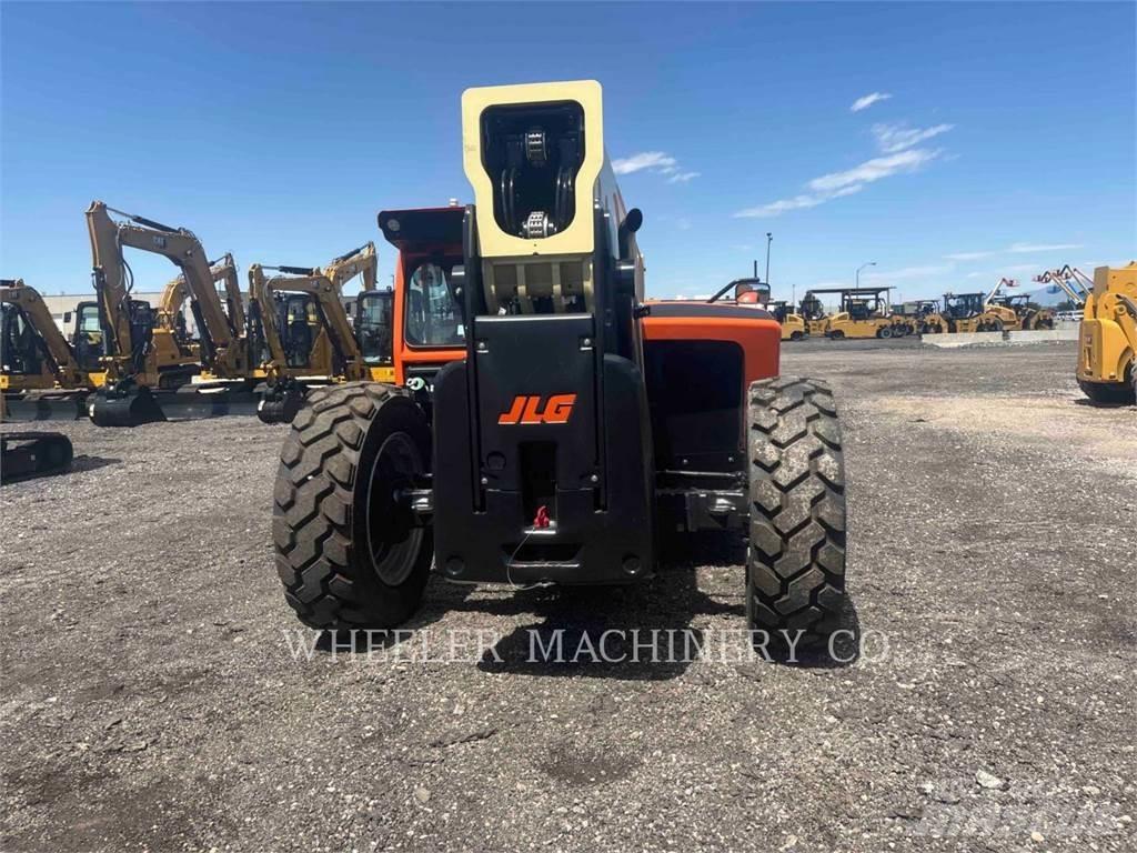 JLG 1055 伸縮臂操作車