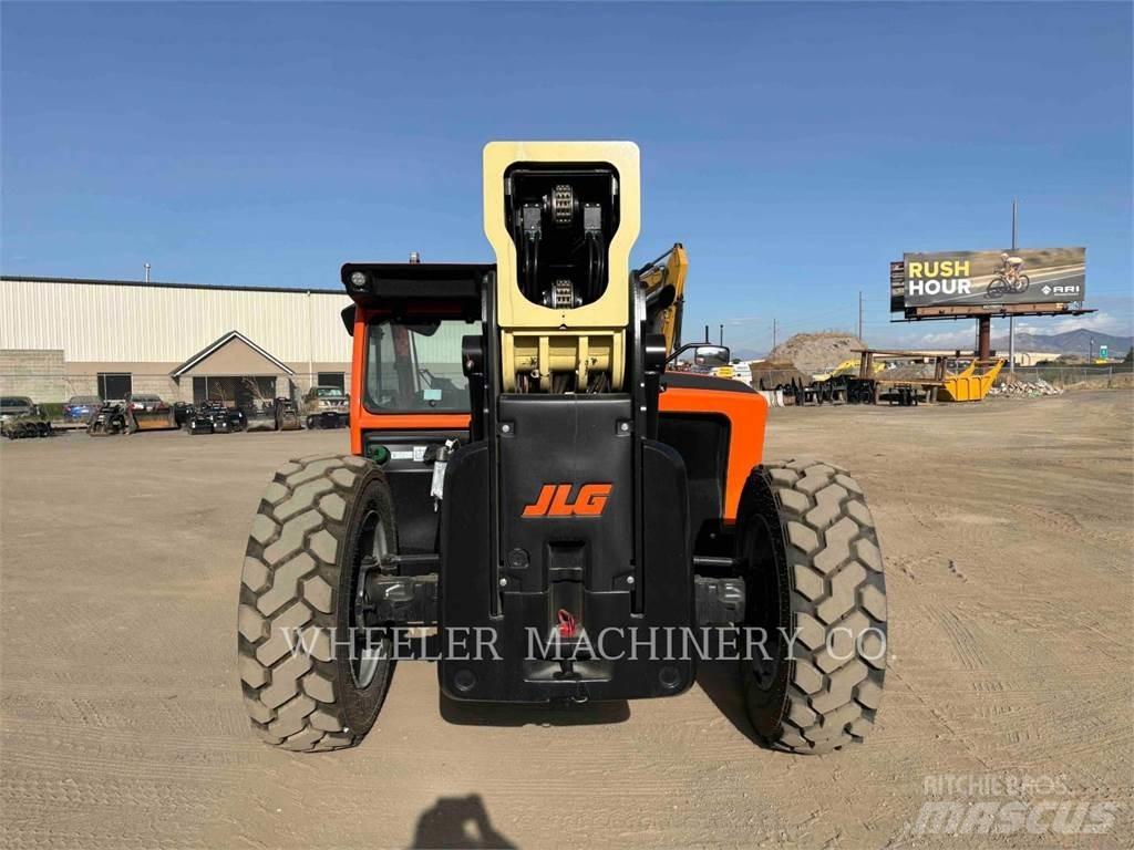 JLG 1055 伸縮臂操作車