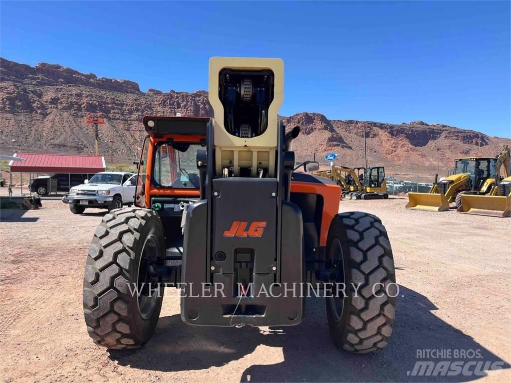 JLG 1055 伸縮臂操作車
