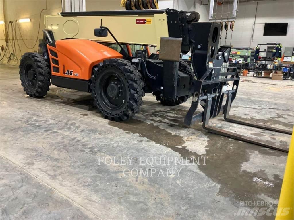 JLG 1255C 伸縮臂操作車