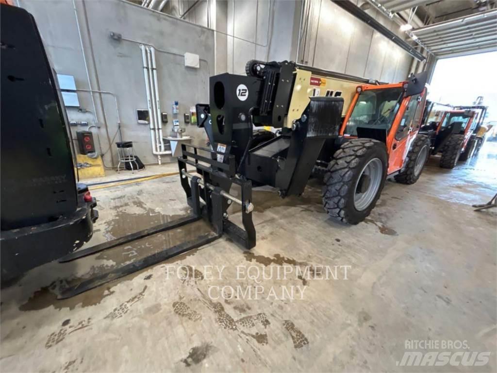 JLG 1255C 伸縮臂操作車