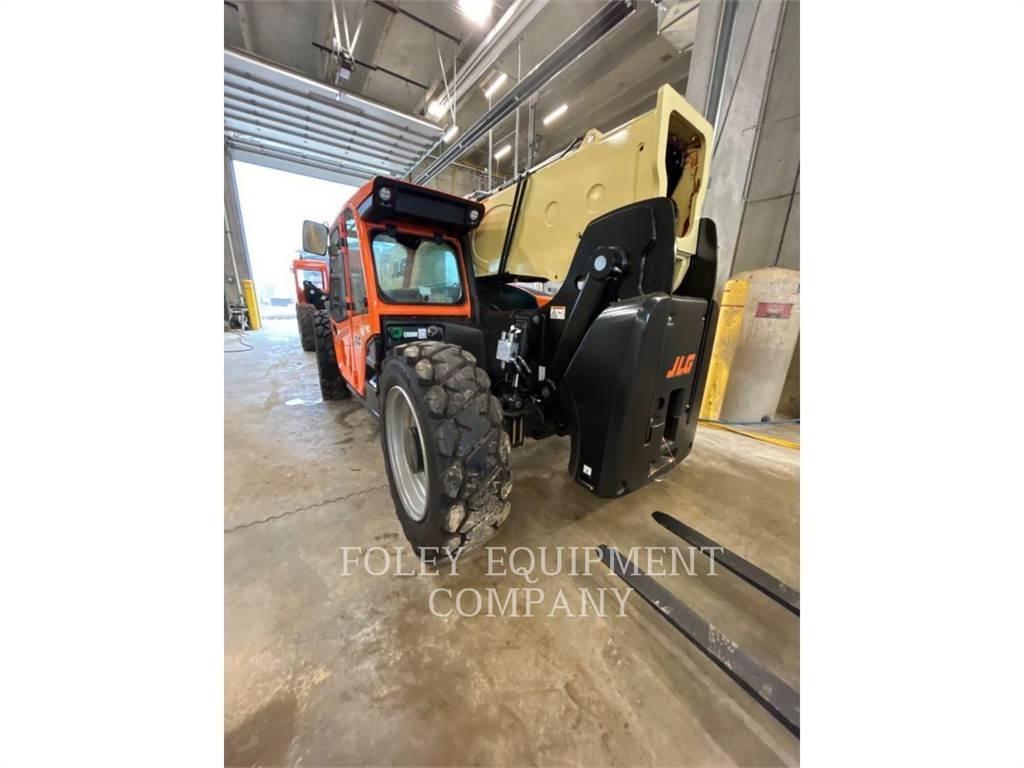 JLG 1255C 伸縮臂操作車