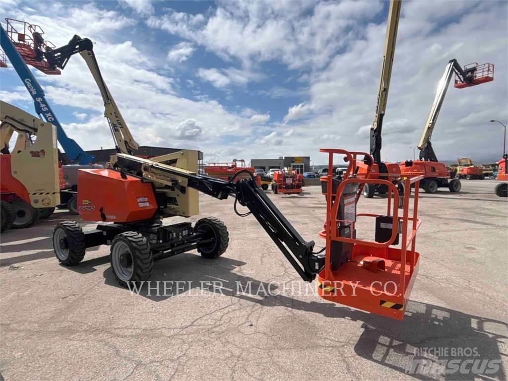 JLG 340AJ 曲臂高空作業車