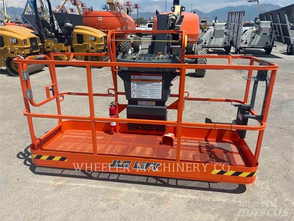JLG 460SJ SP 曲臂高空作業車