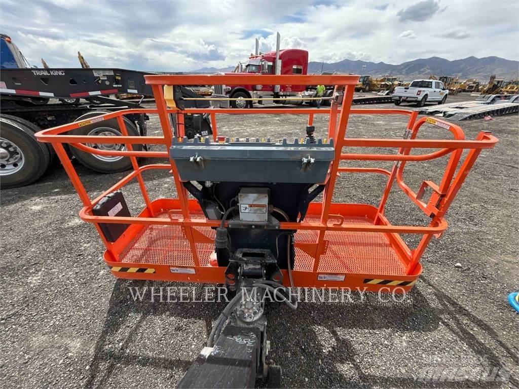 JLG 460SJ SP 曲臂高空作業車