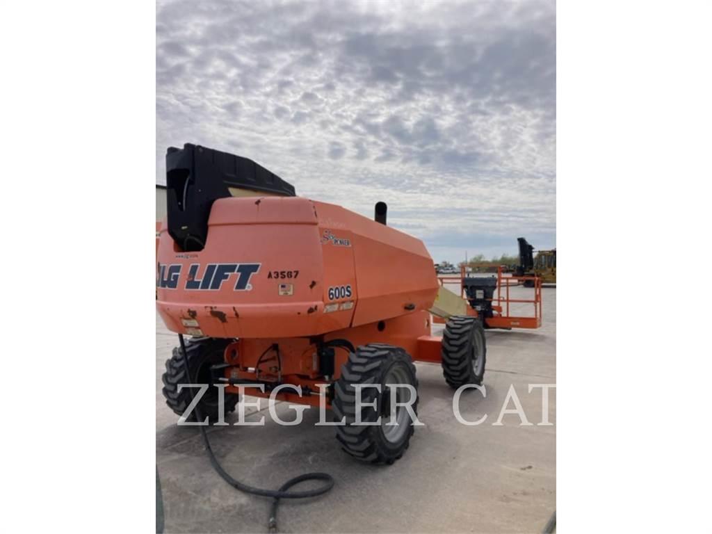 JLG 600S 曲臂高空作業車