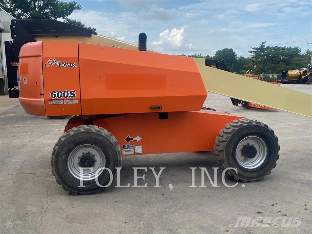 JLG 600S 曲臂高空作業車