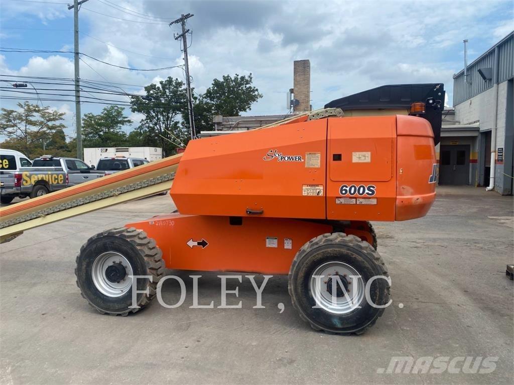 JLG 600S 曲臂高空作業車