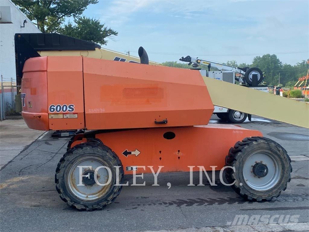 JLG 600S 曲臂高空作業車