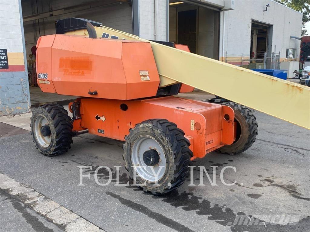 JLG 600S 曲臂高空作業車