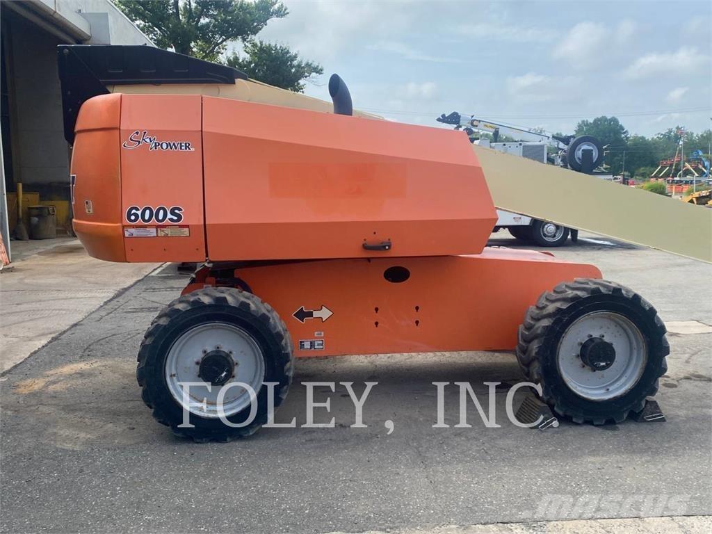 JLG 600S 曲臂高空作業車