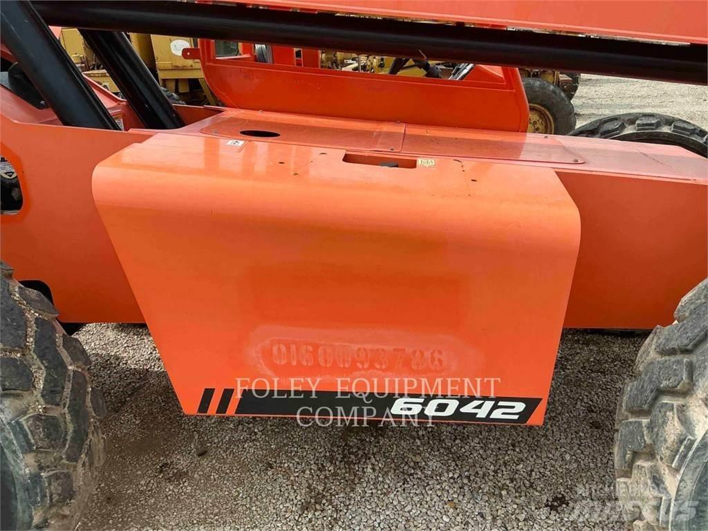 JLG 6042 伸縮臂操作車