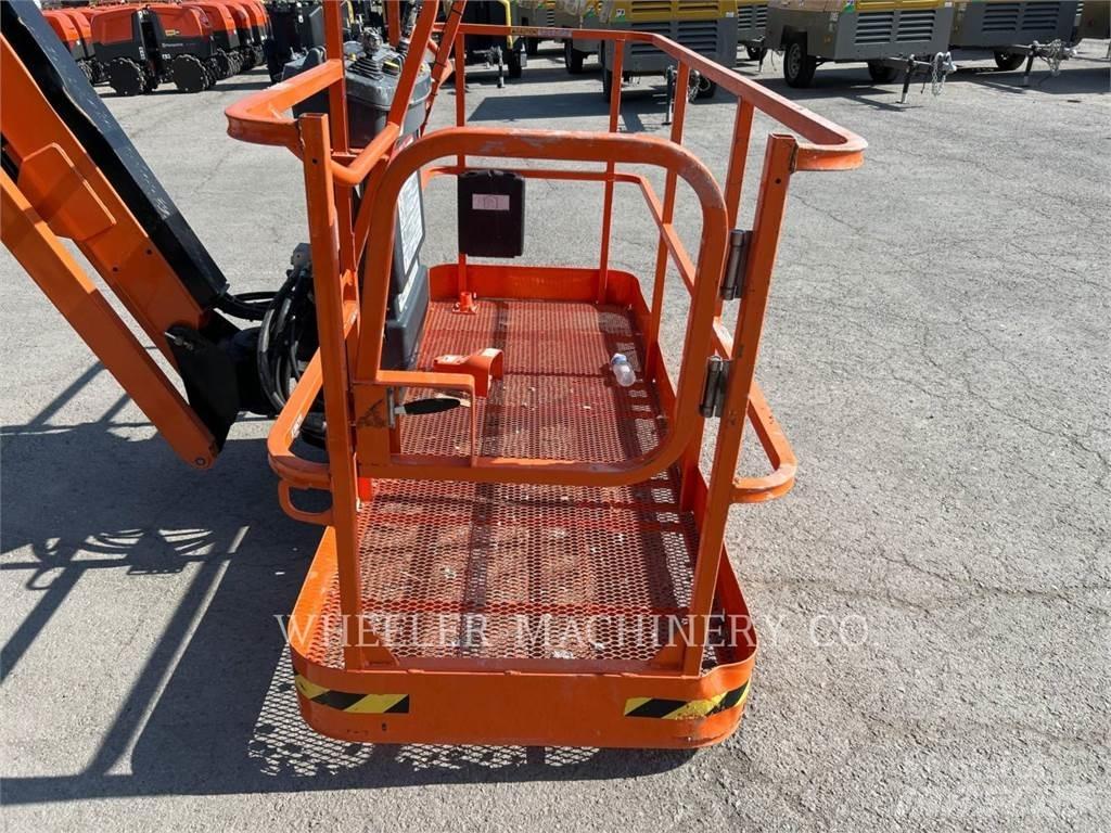 JLG 660SJ SP 曲臂高空作業車