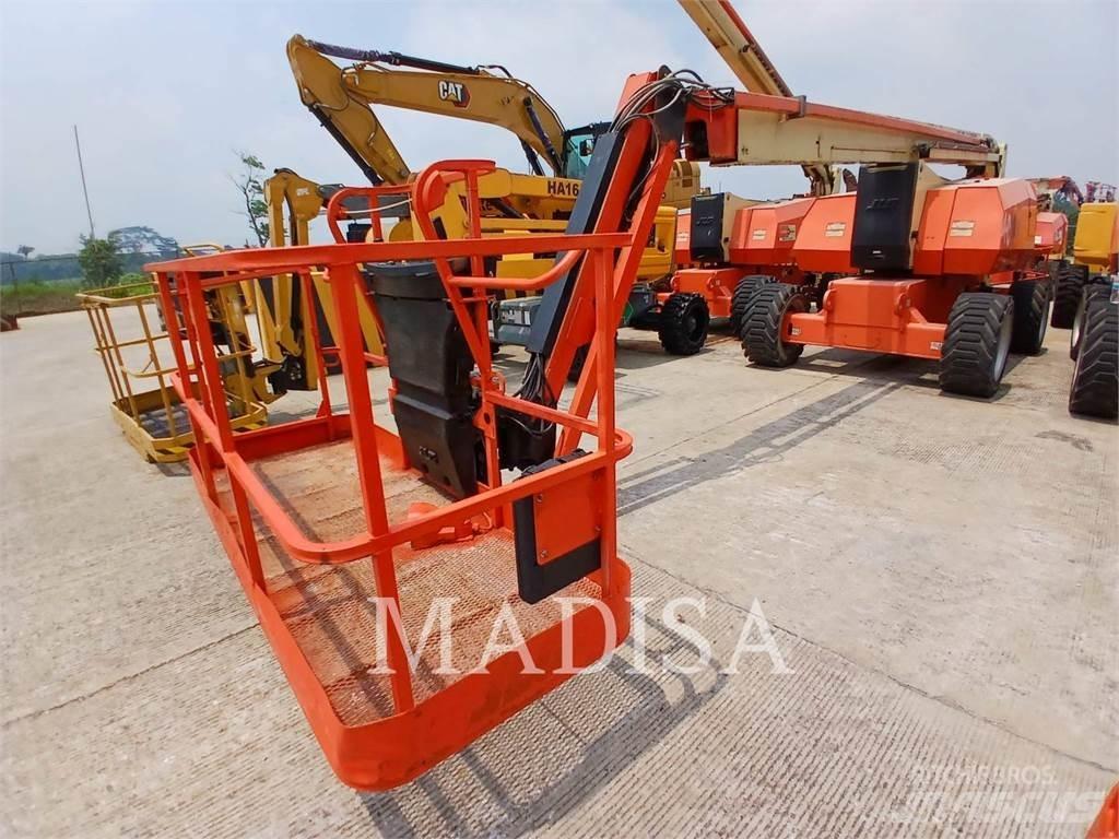 JLG 800AJ 曲臂高空作業車