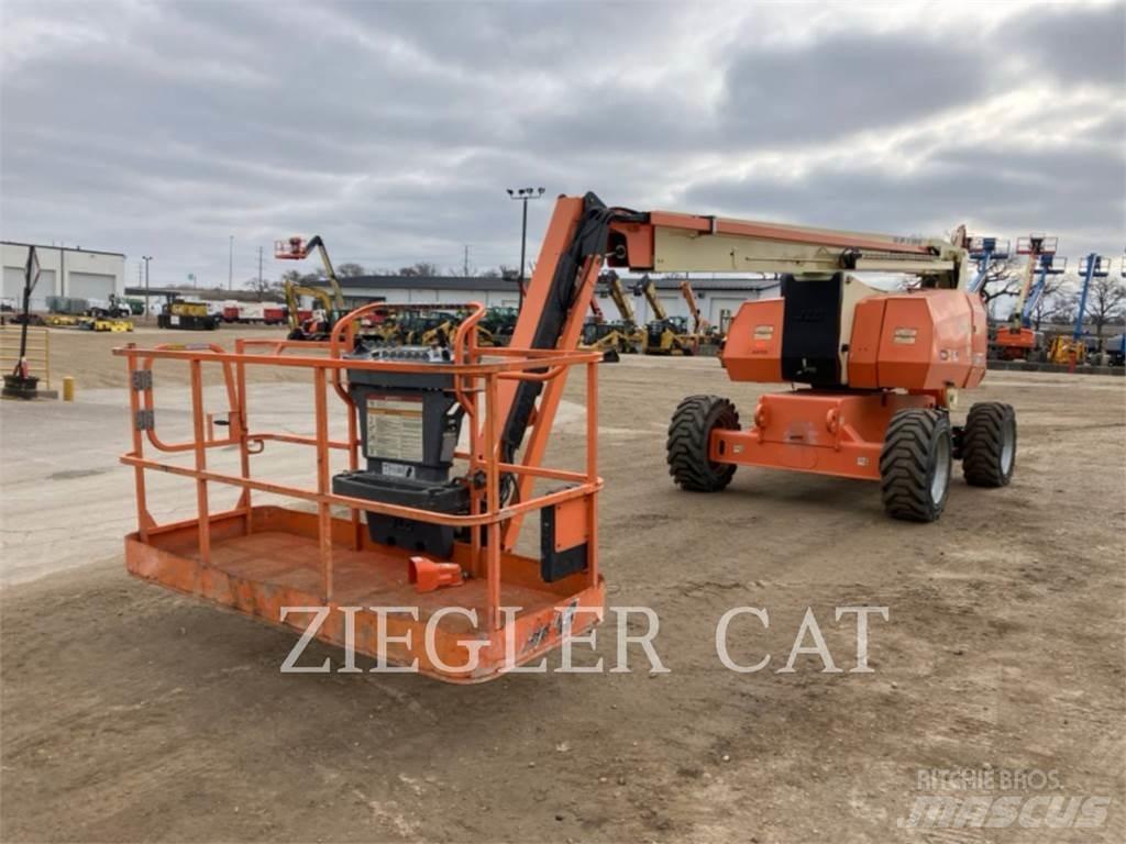 JLG 800AJ 曲臂高空作業車