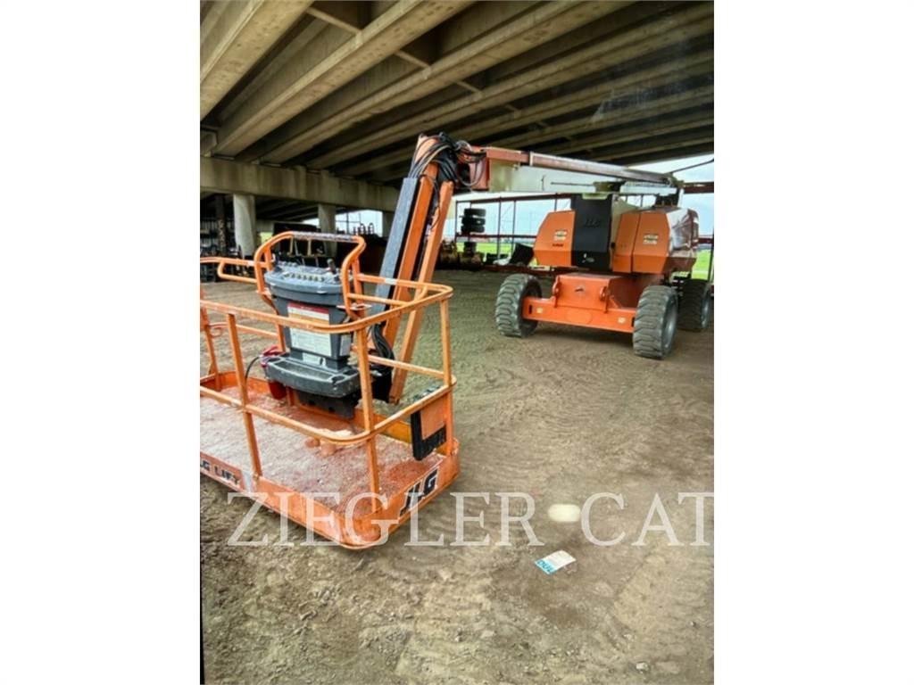 JLG 800AJ 曲臂高空作業車