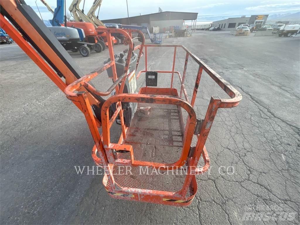 JLG 800AJ SP 曲臂高空作業車