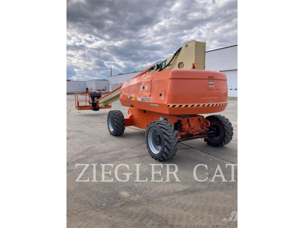 JLG 800S 曲臂高空作業車