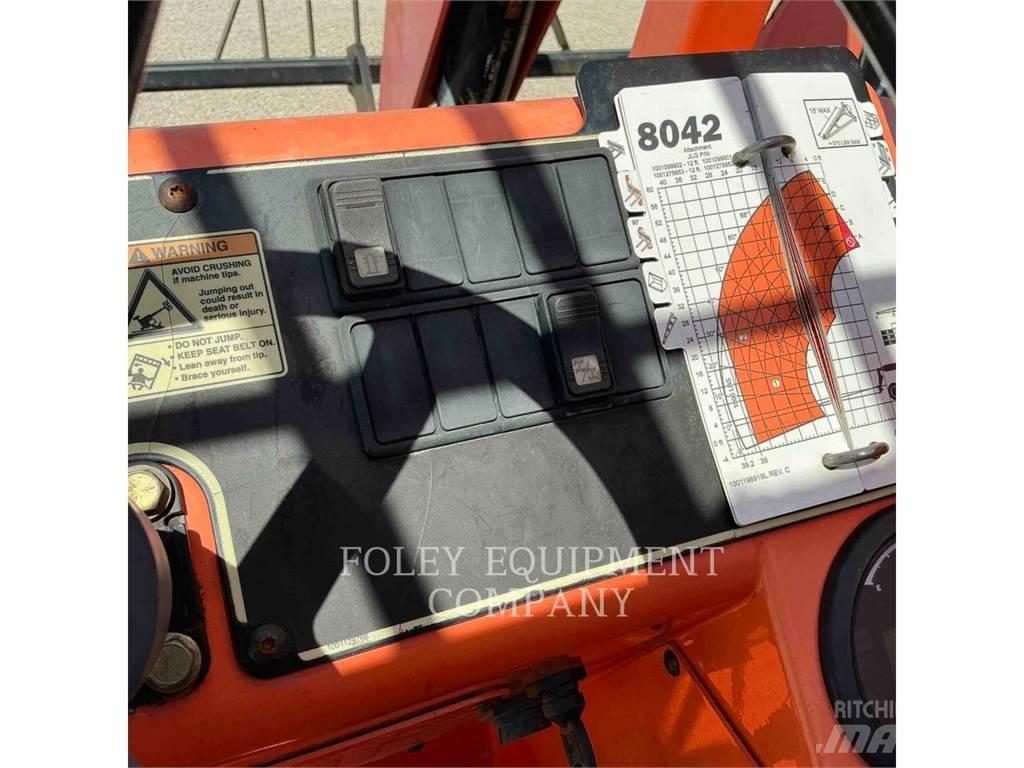 JLG 8042 伸縮臂操作車