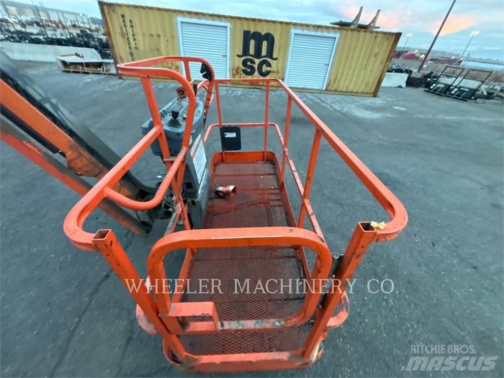 JLG 860SJ 曲臂高空作業車