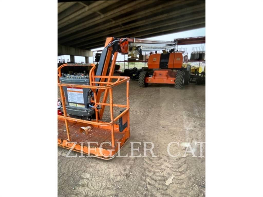 JLG 860SJ 曲臂高空作業車