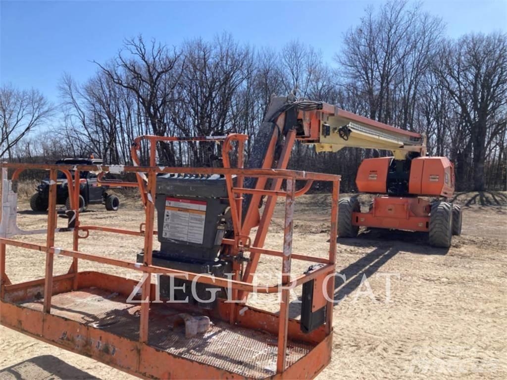JLG 860SJ 曲臂高空作業車