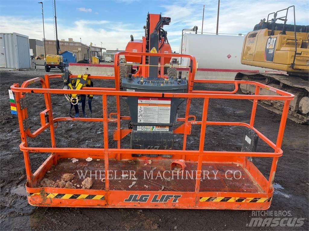 JLG 860SJ SP 曲臂高空作業車