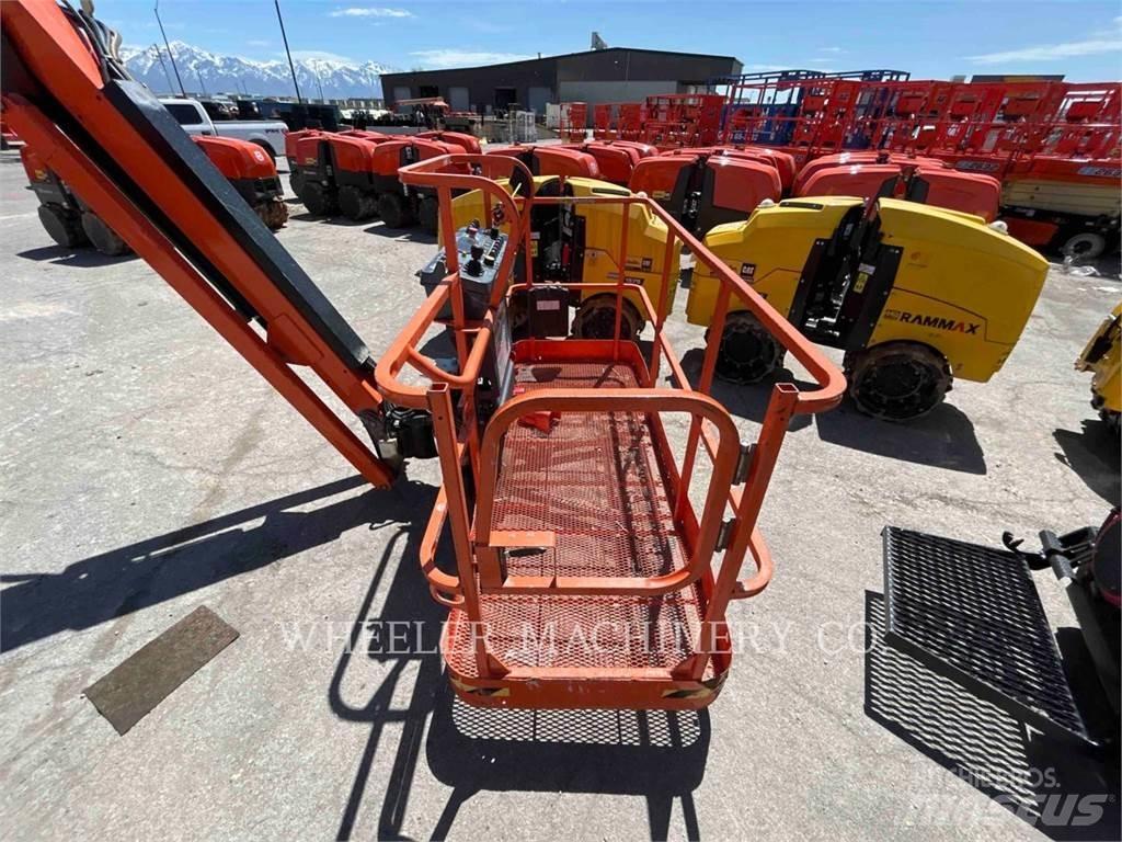 JLG 860SJ SP 曲臂高空作業車