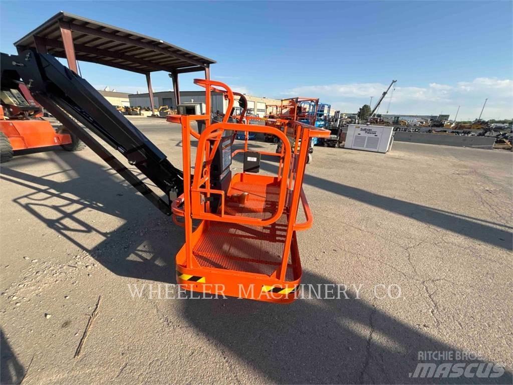 JLG 860SJ SP 曲臂高空作業車