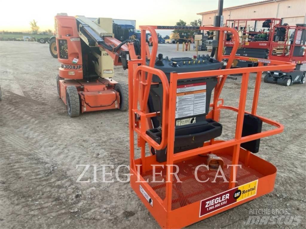 JLG E300AJP 曲臂高空作業車