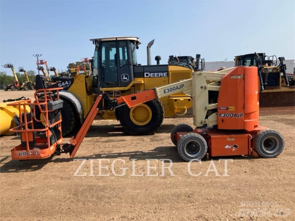 JLG E300AJP 曲臂高空作業車