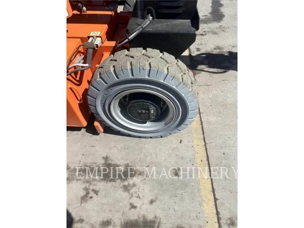 JLG E300AJP 曲臂高空作業車