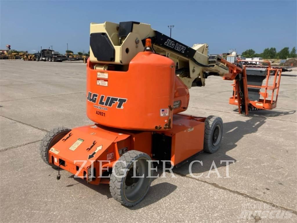 JLG E400AJPN 曲臂高空作業車