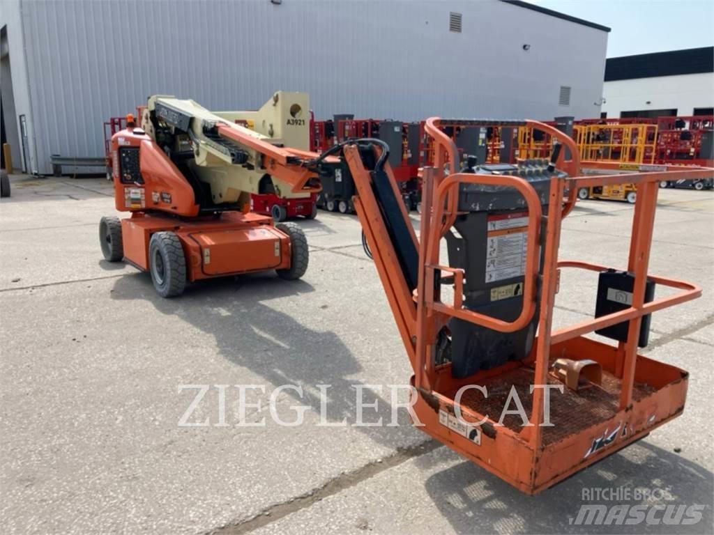JLG E400AJPN 曲臂高空作業車