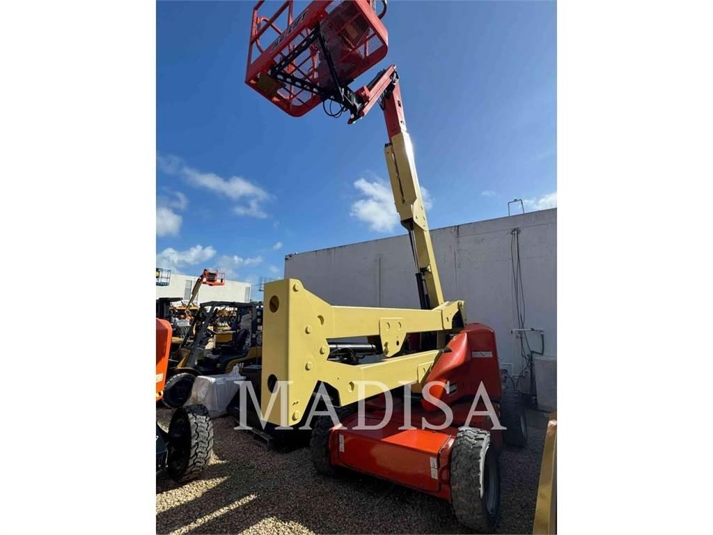 JLG E450AJ 曲臂高空作業車