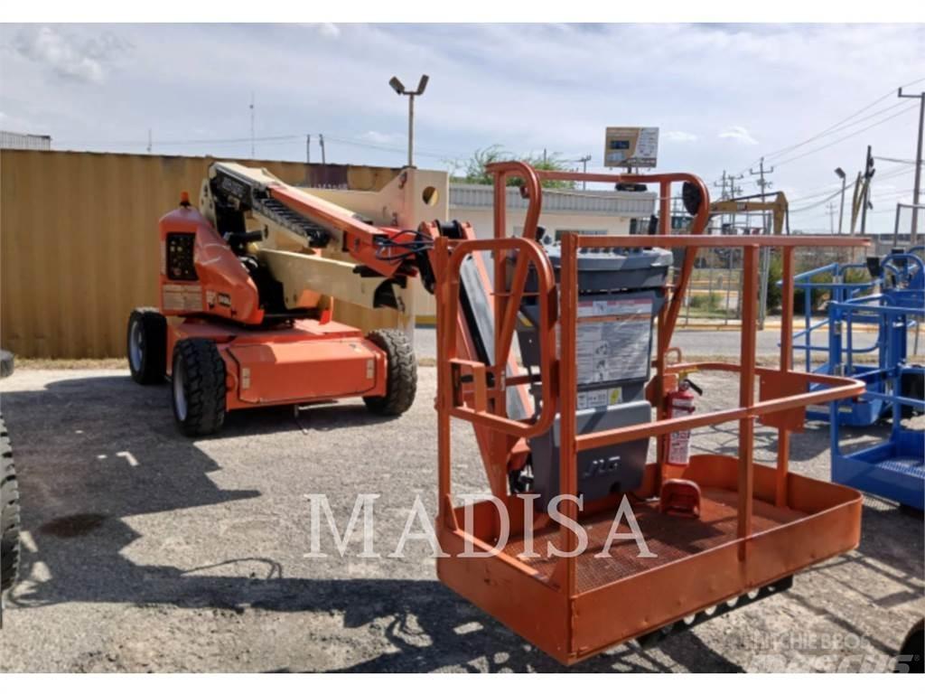 JLG E450AJ 曲臂高空作業車