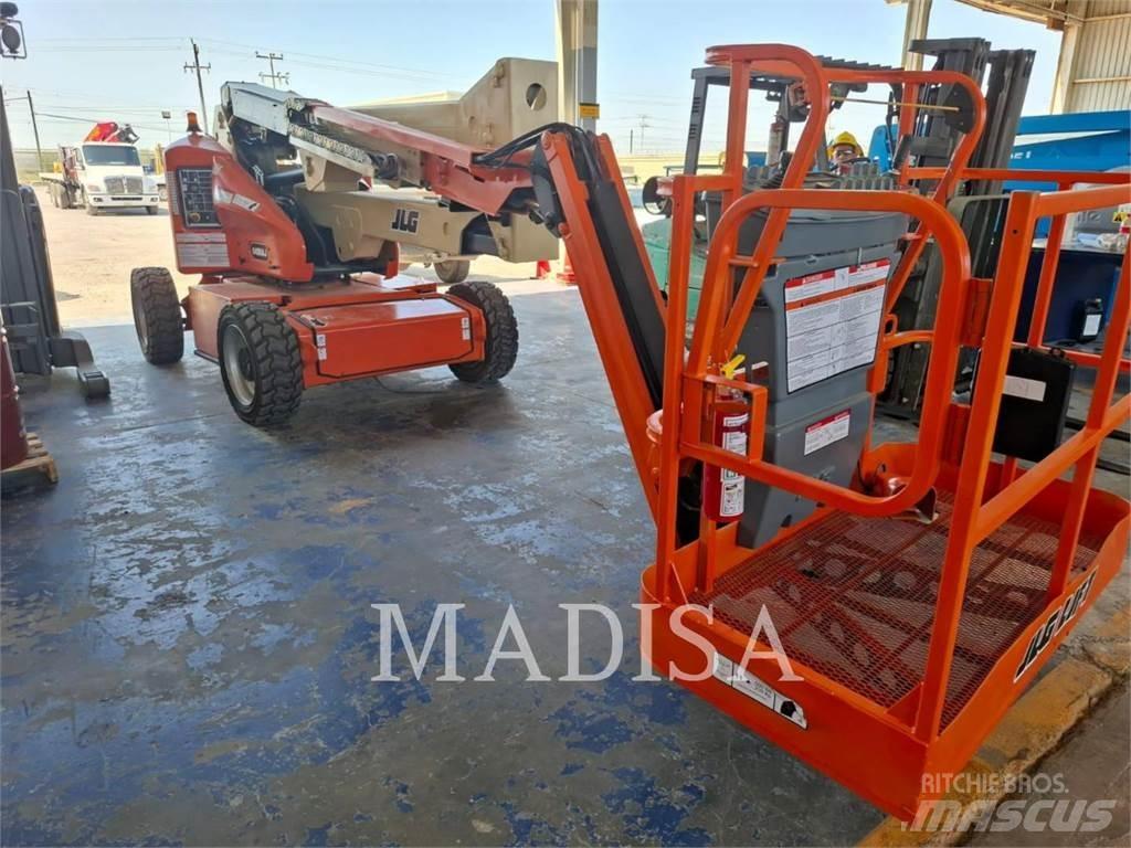 JLG E450AJ 曲臂高空作業車