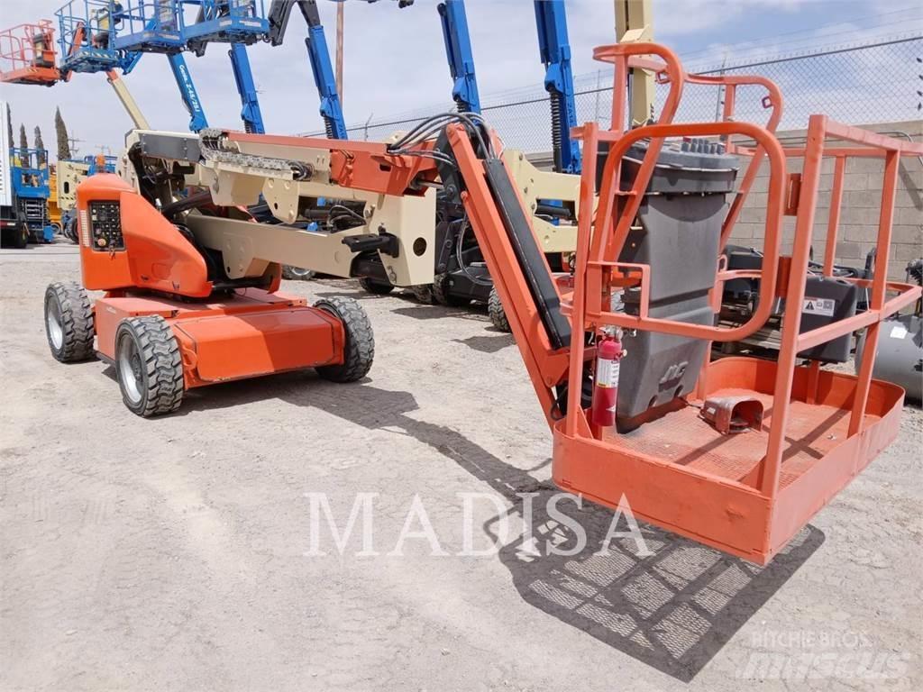 JLG E450AJ 曲臂高空作業車