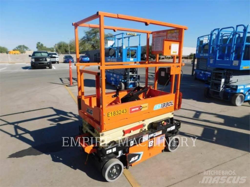 JLG ES1330L 曲臂高空作業車