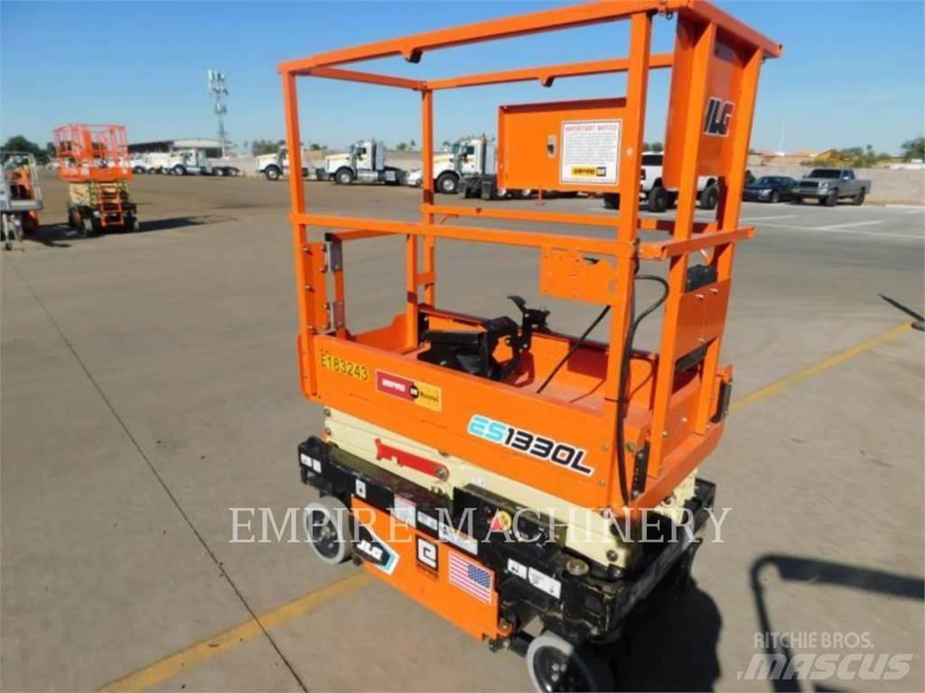 JLG ES1330L 曲臂高空作業車