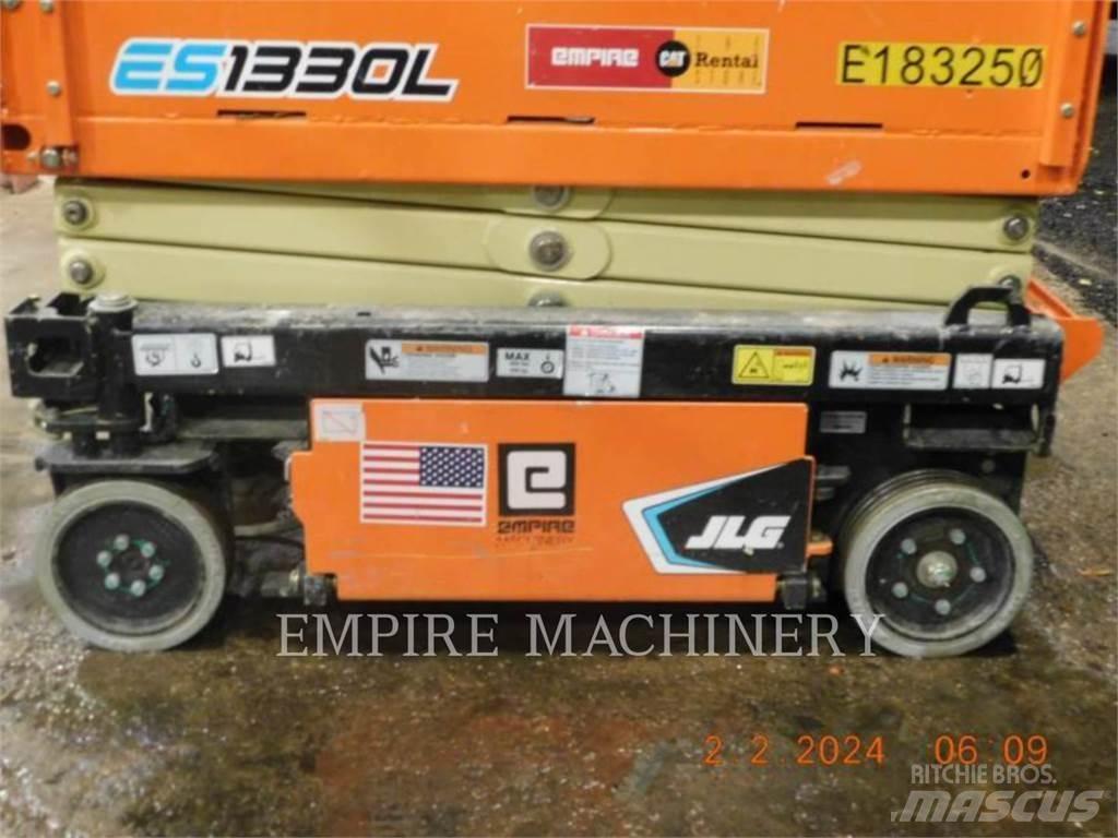 JLG ES1330L 曲臂高空作業車