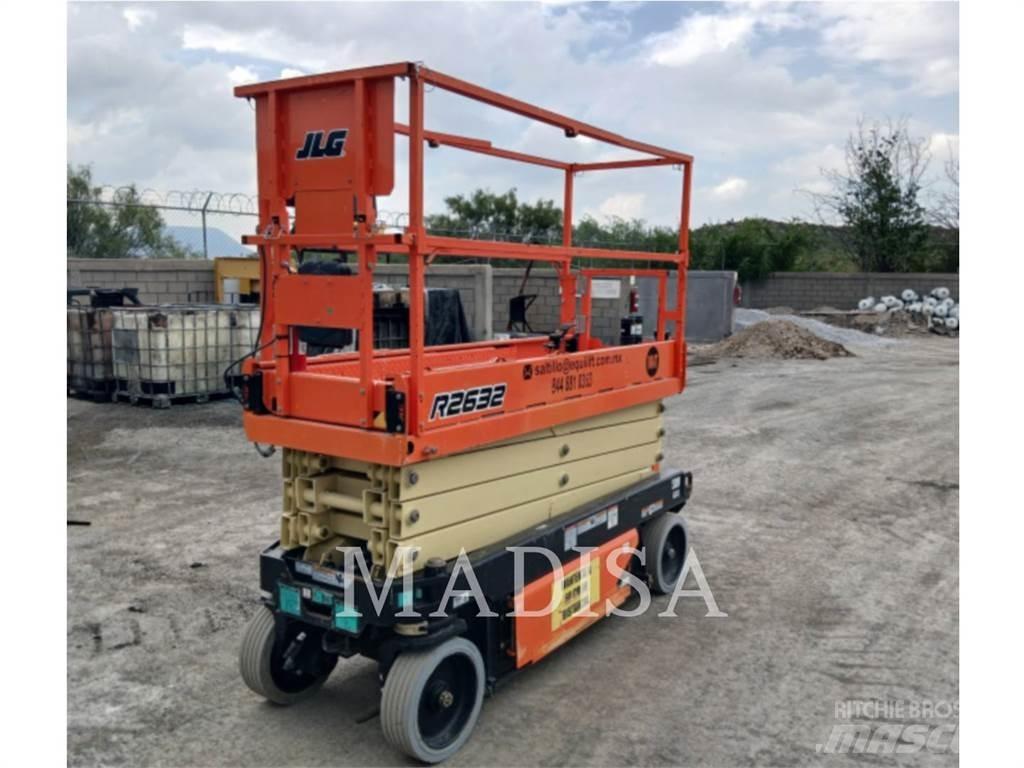 JLG R2632 曲臂高空作業車