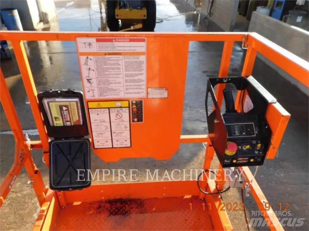 JLG R4045 曲臂高空作業車