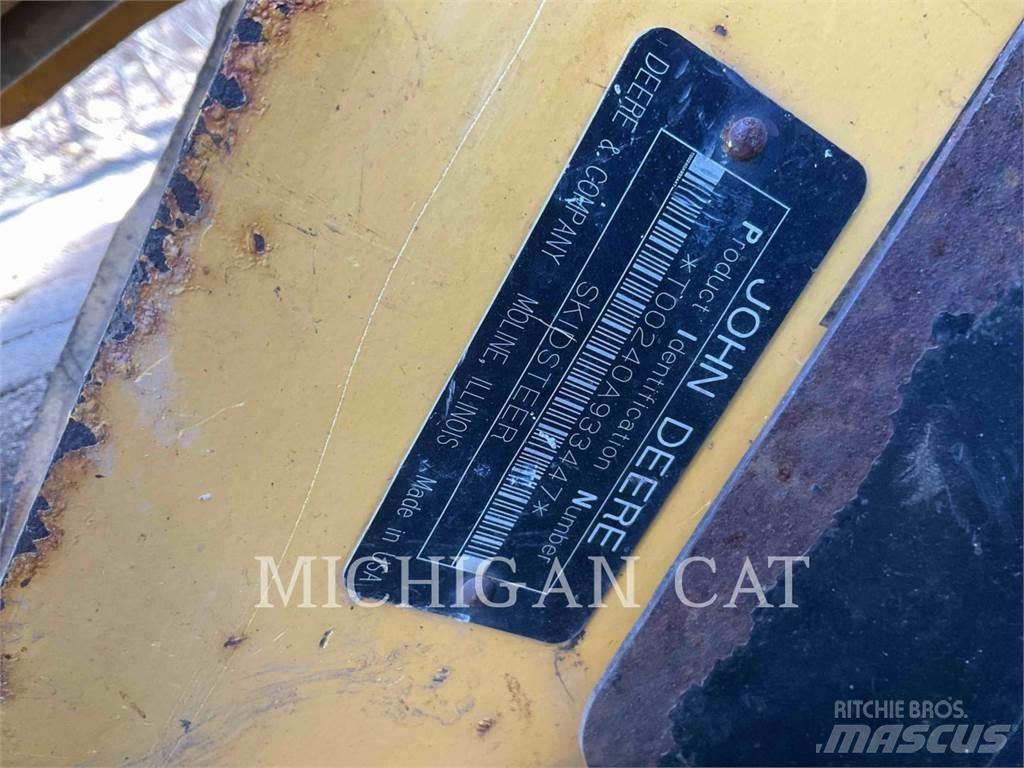 John Deere 240 滑移轉向裝載機