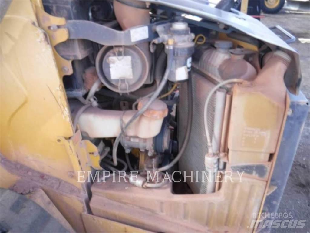 John Deere 323D 滑移轉向裝載機