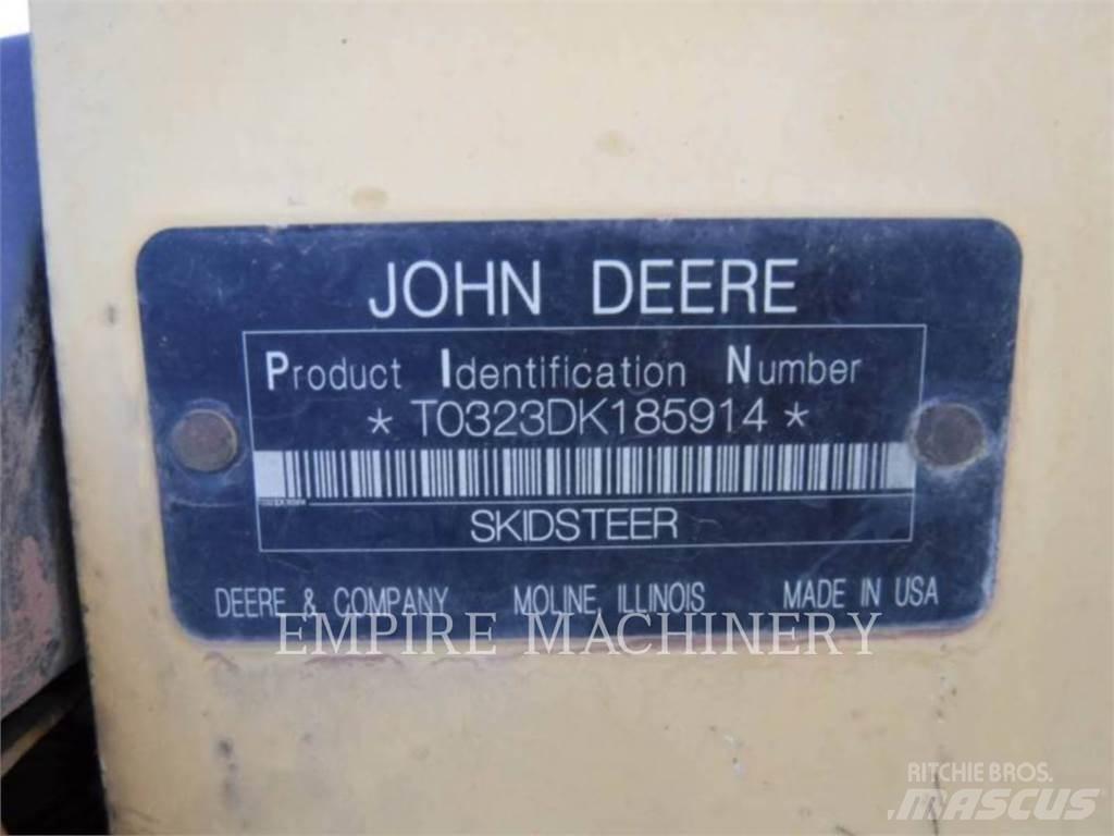 John Deere 323D 滑移轉向裝載機