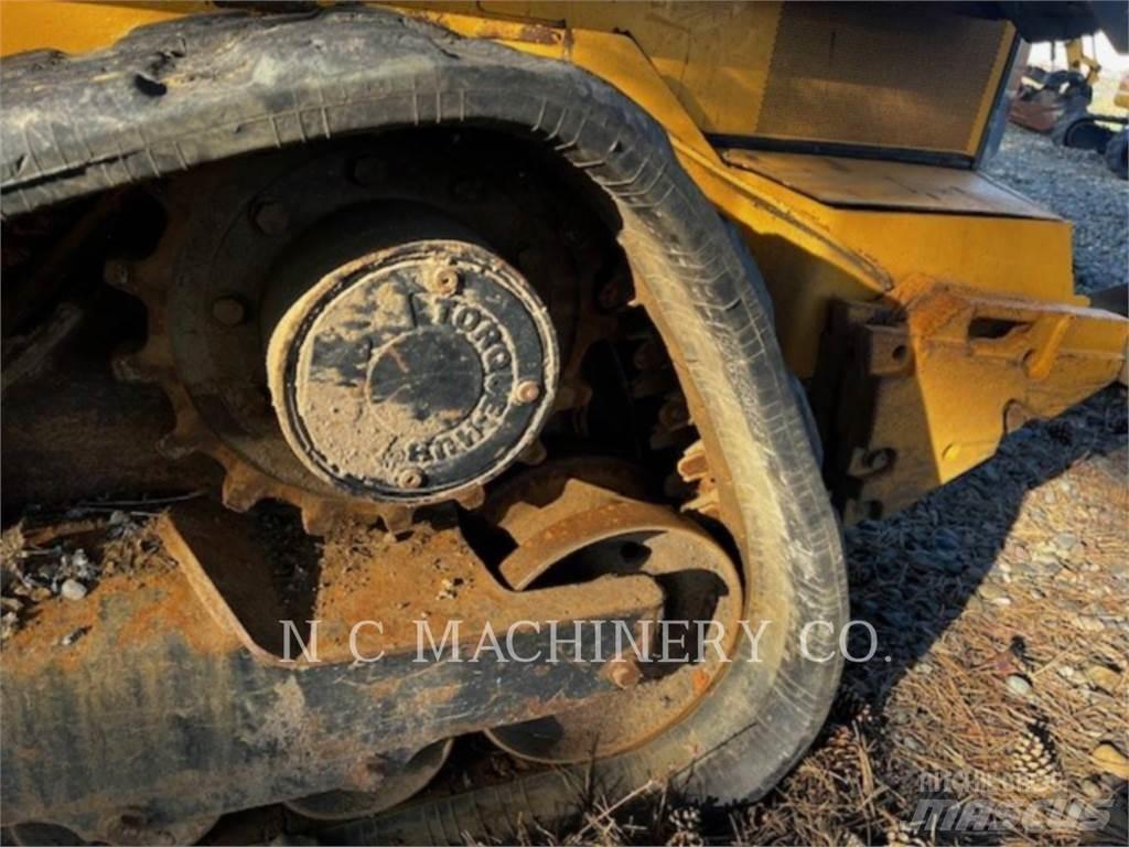 John Deere 331G 滑移轉向裝載機